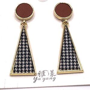 NWT Retro 70s Style Houndstooth Geometric Drop Earrings
